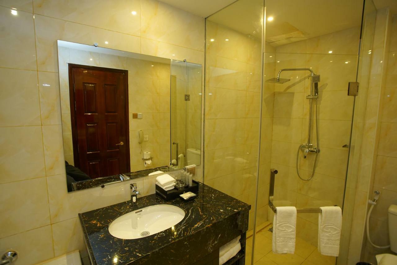 Grand Park Hotel Mandalay Buitenkant foto