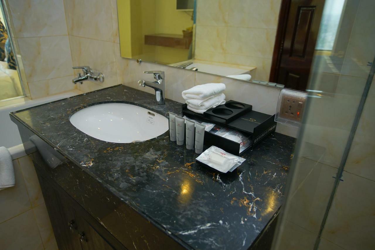 Grand Park Hotel Mandalay Buitenkant foto